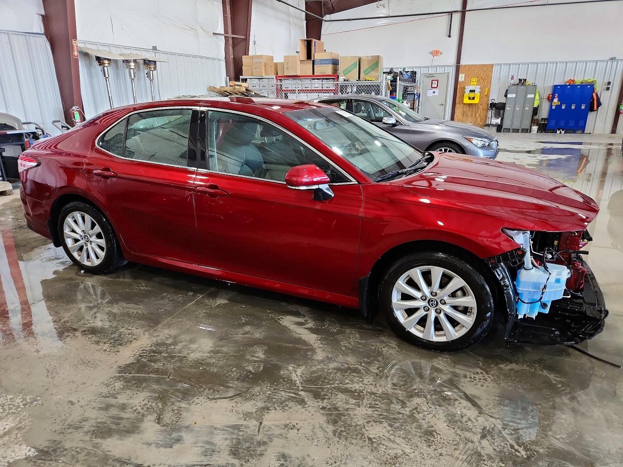 2018 TOYOTA CAMRY LE photo 4