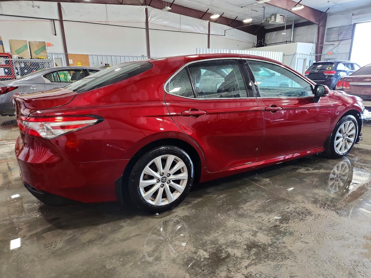 2018 TOYOTA CAMRY LE photo 3