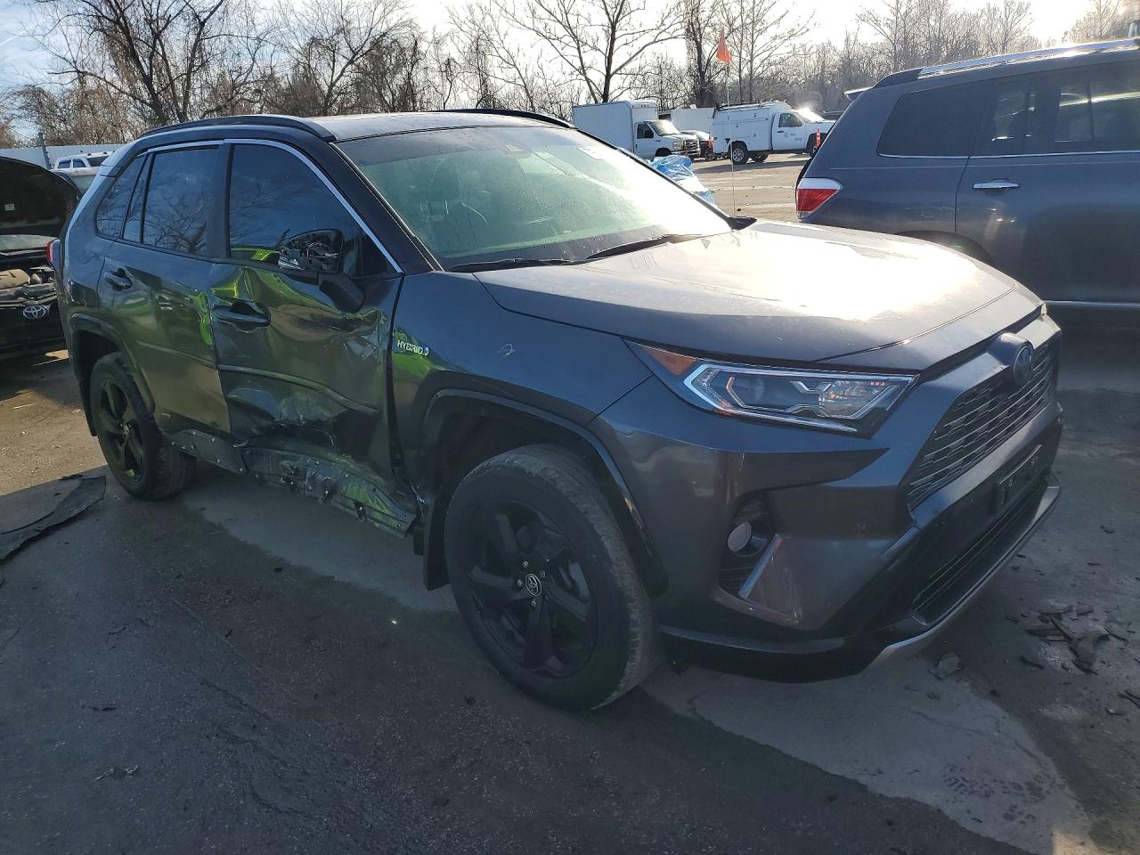 2021 TOYOTA RAV4 XSE photo 4