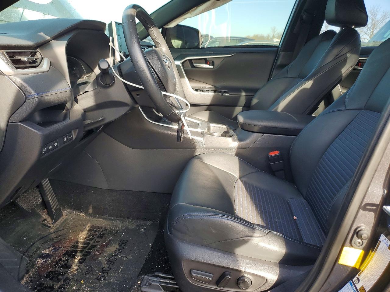 2021 TOYOTA RAV4 XSE photo 7