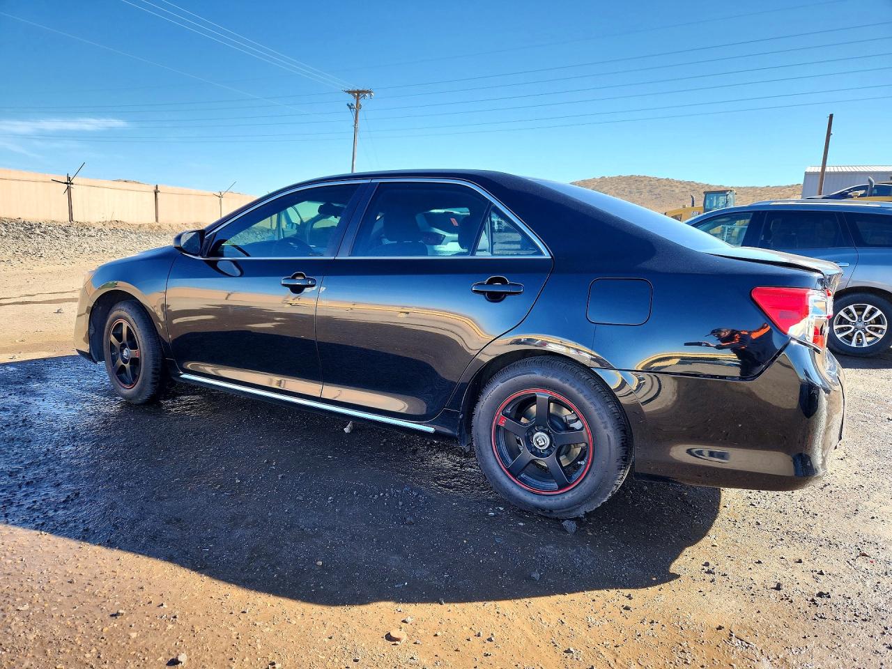 2013 TOYOTA CAMRY LE photo 3