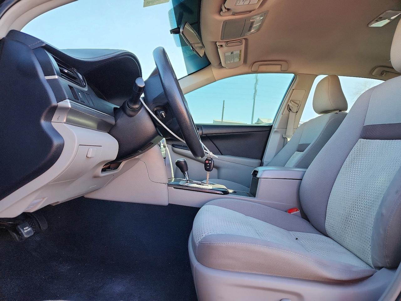 2013 TOYOTA CAMRY LE photo 13