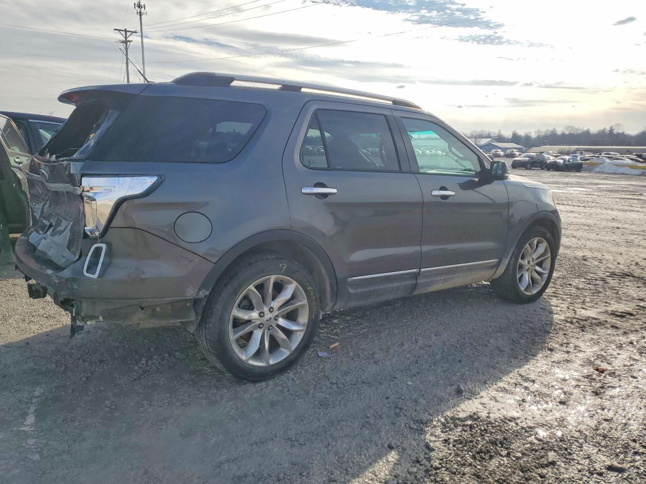 2015 FORD EXPLORER XLT photo 3
