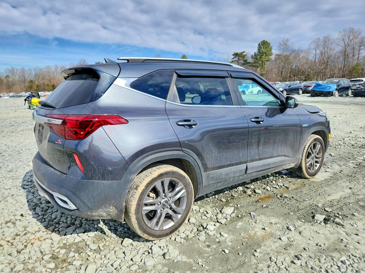 2021 KIA SELTOS S photo 3