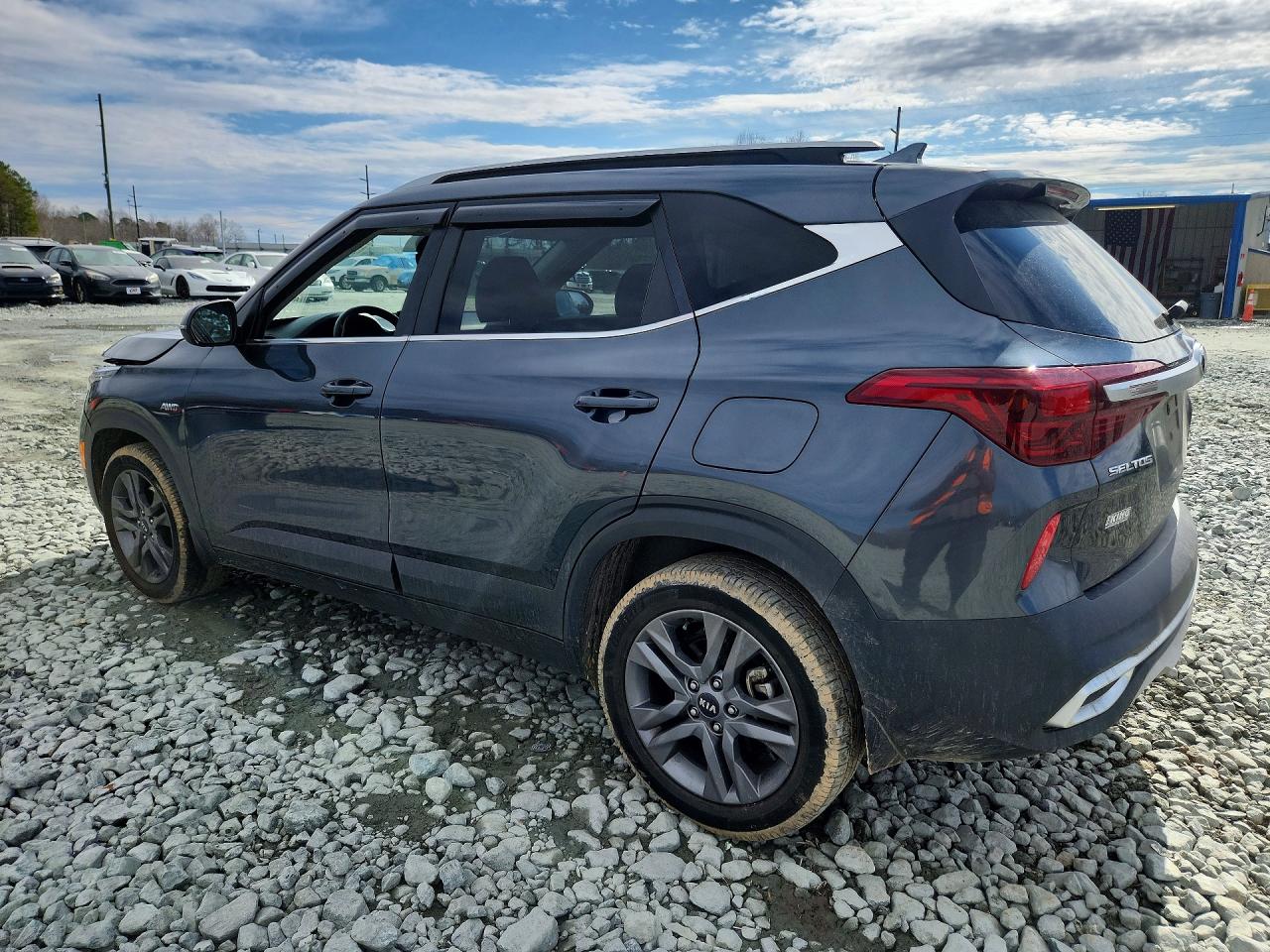 2021 KIA SELTOS S photo 2