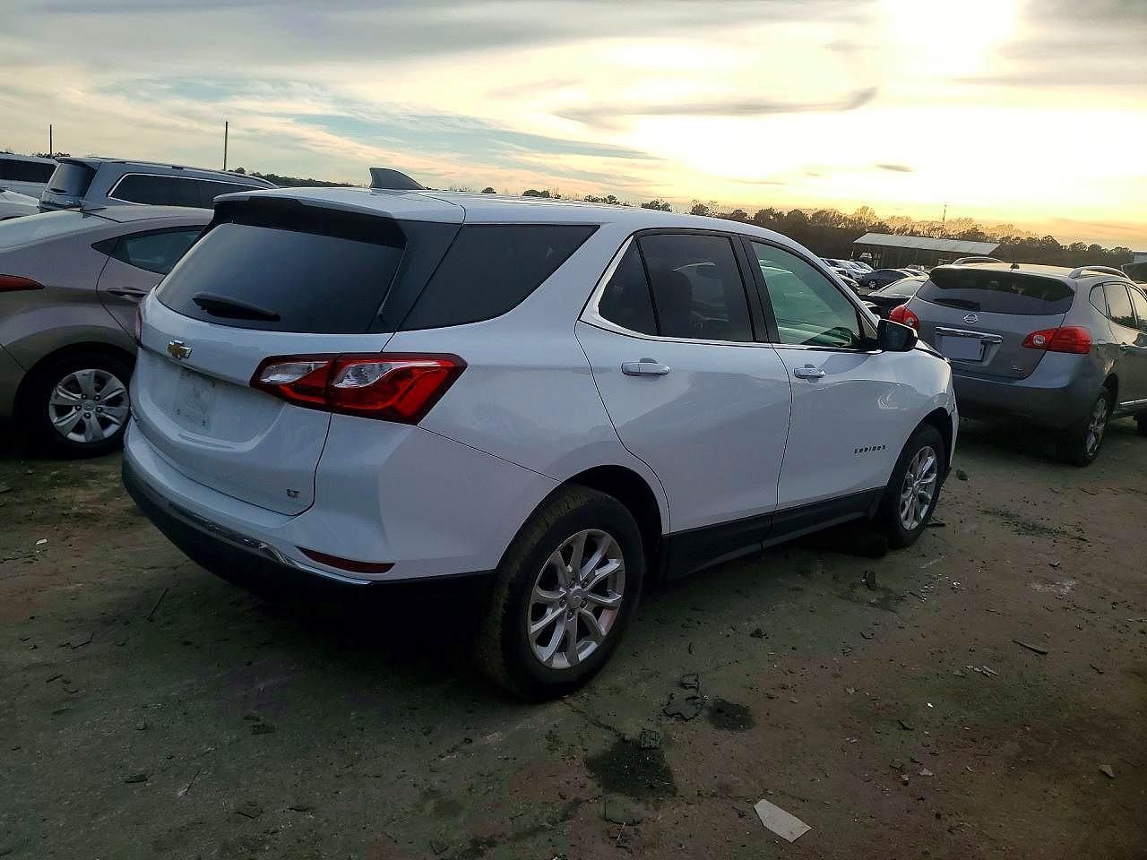 2020 CHEVROLET EQUINOX LT photo 3