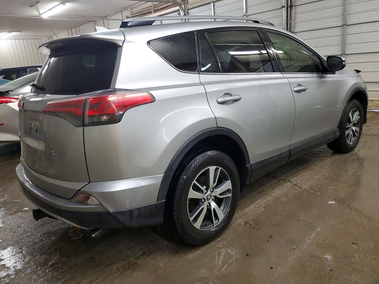 2018 TOYOTA RAV4 XLE photo 7