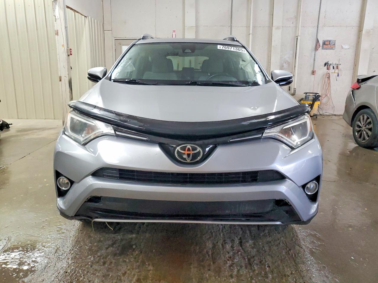 2018 TOYOTA RAV4 XLE photo 13