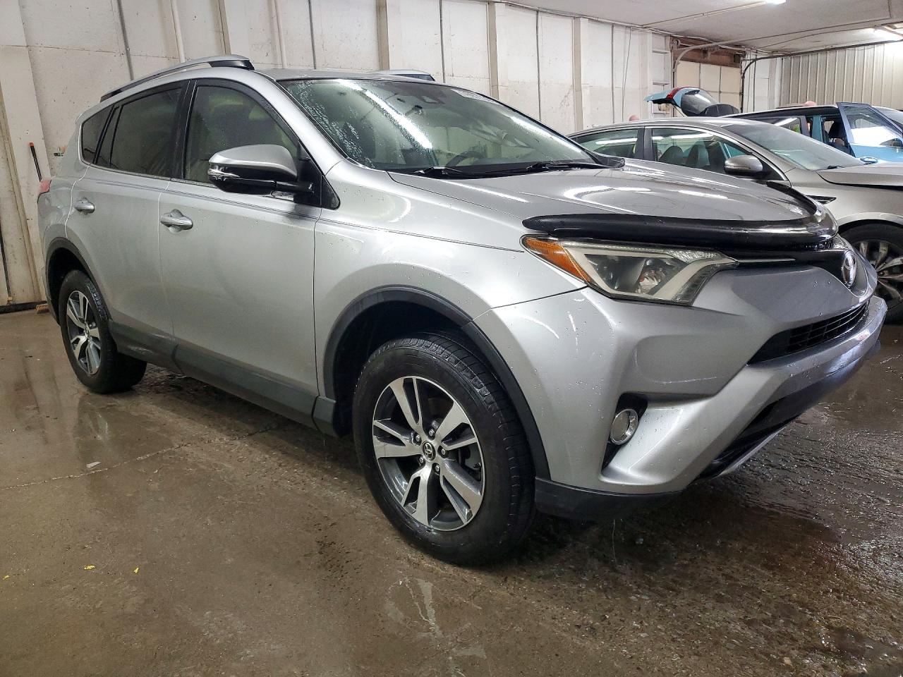 2018 TOYOTA RAV4 XLE photo 10