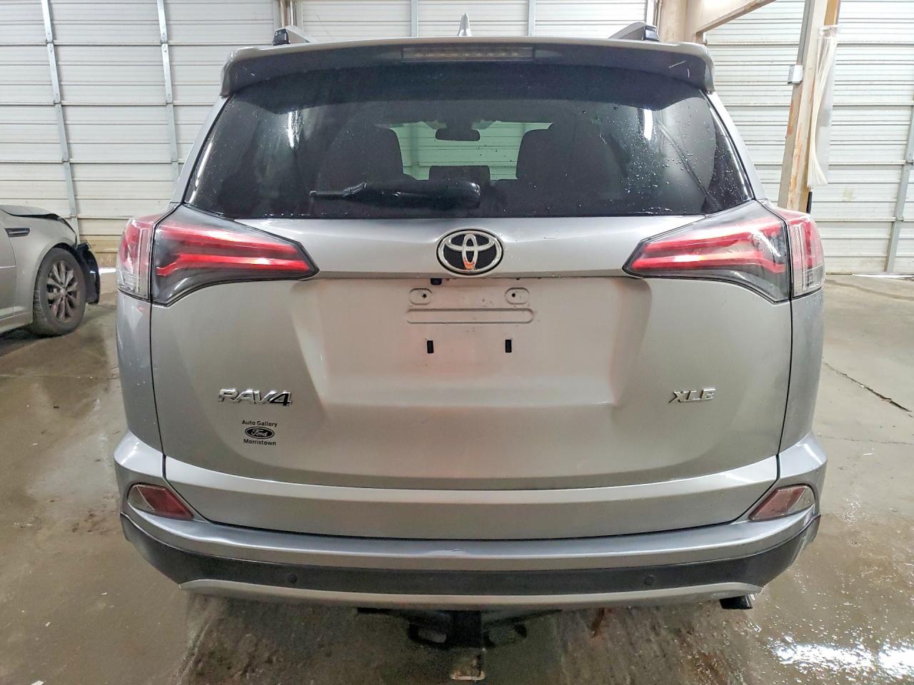 2018 TOYOTA RAV4 XLE photo 16