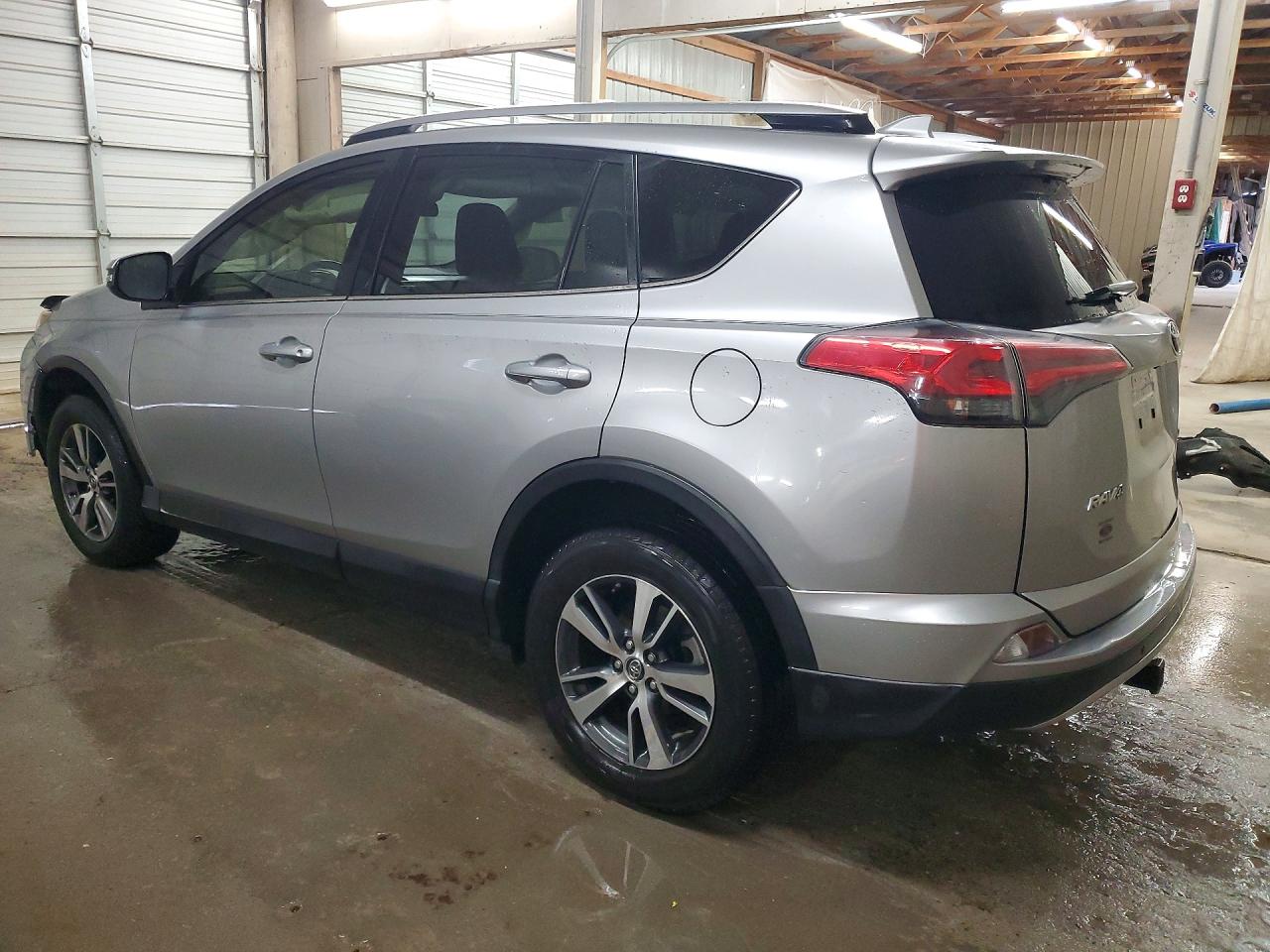2018 TOYOTA RAV4 XLE photo 4
