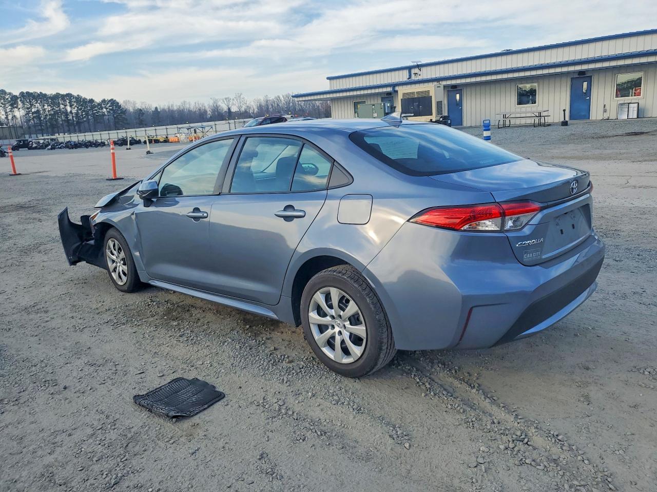 2021 TOYOTA COROLLA LE photo 3