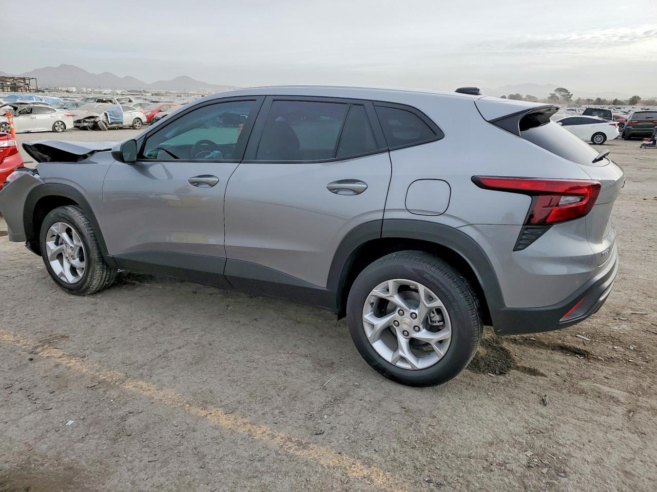 2025 CHEVROLET TRAX LS photo 3