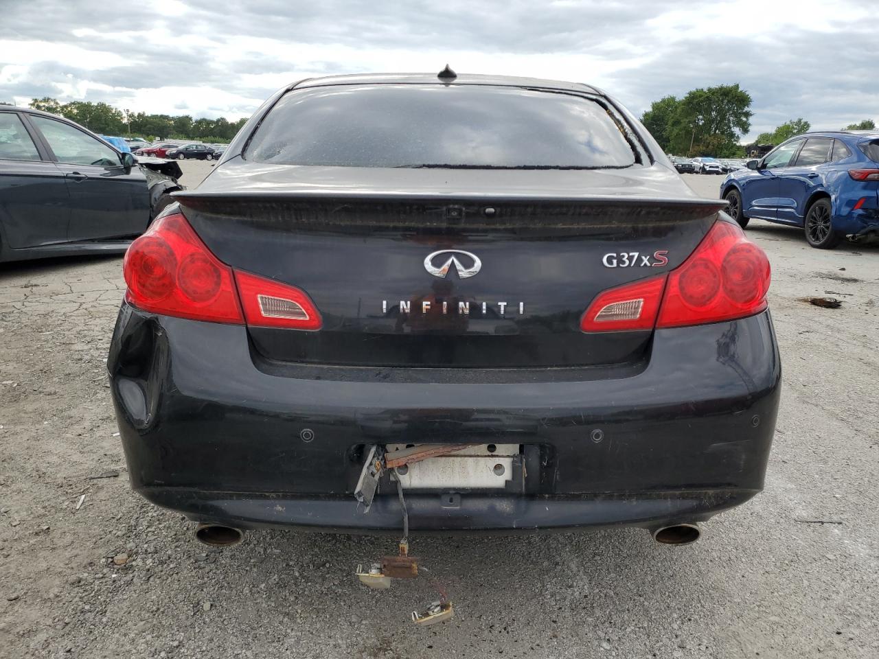 2012 INFINITI G37 photo 11