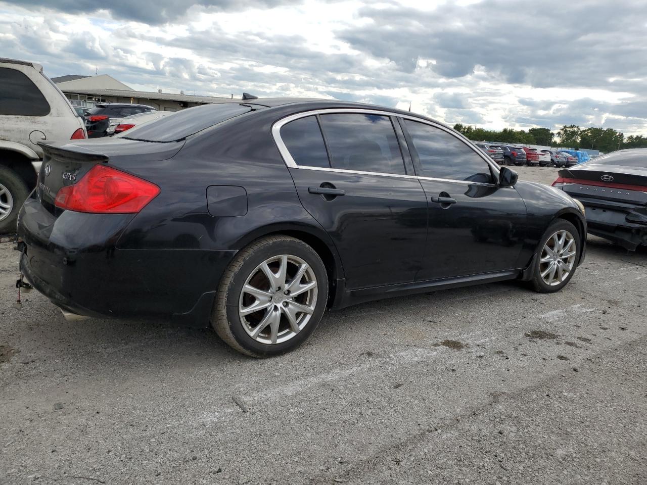 2012 INFINITI G37 photo 5
