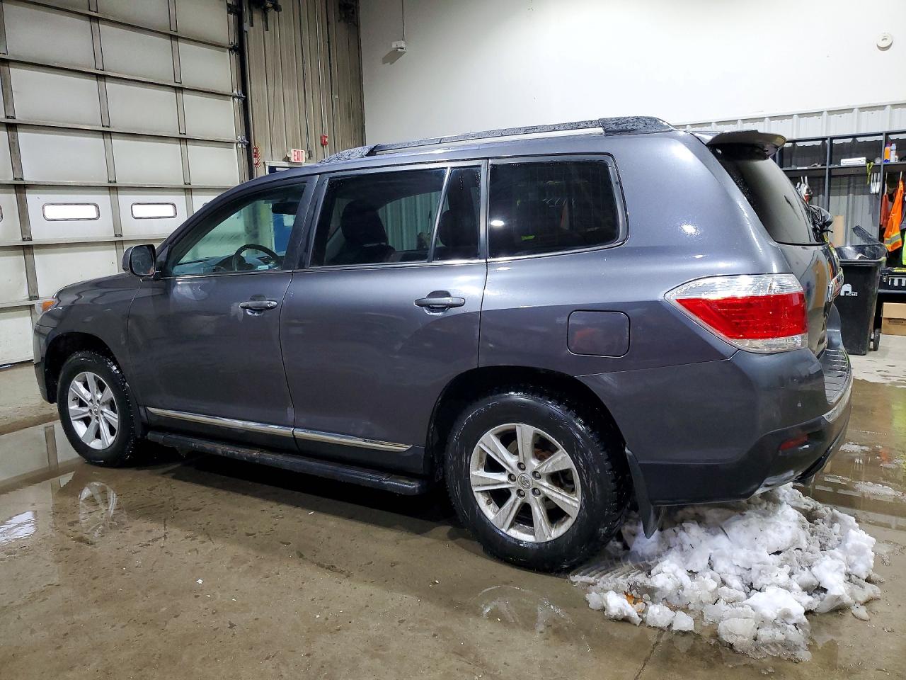 2013 TOYOTA HIGHLANDER SE photo 4