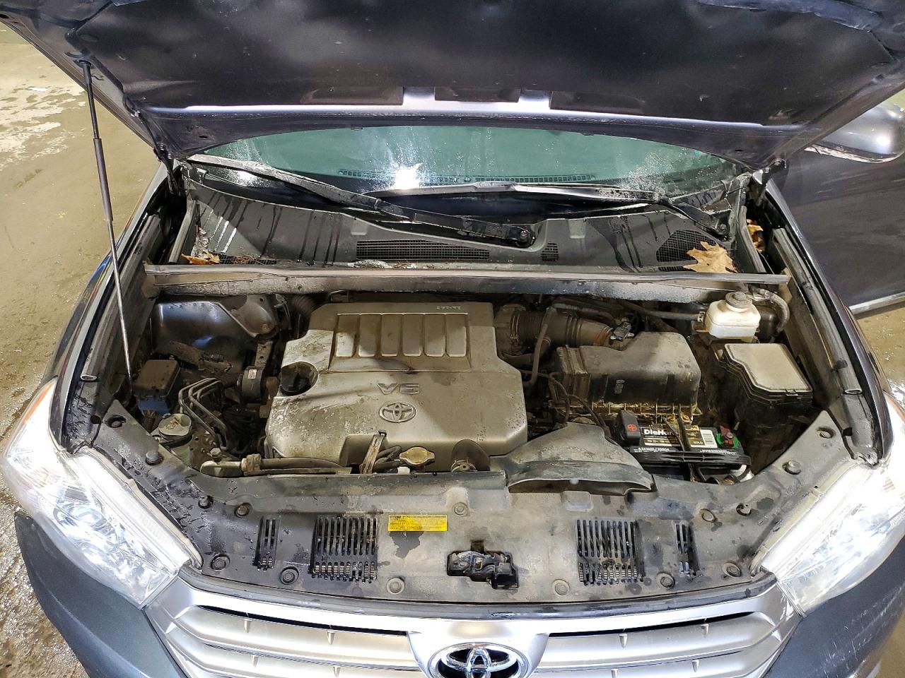 2013 TOYOTA HIGHLANDER SE photo 34