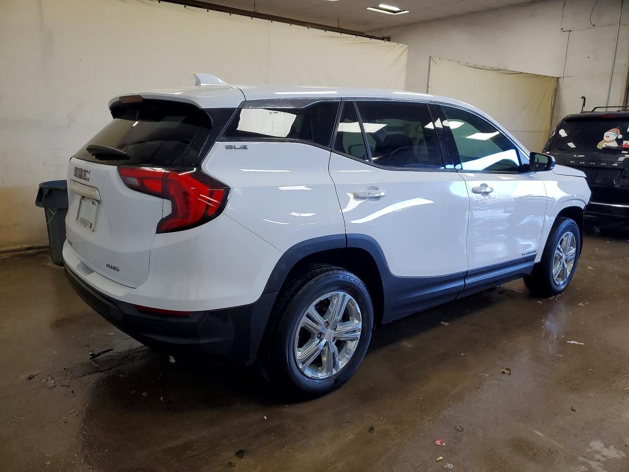 2020 GMC TERRAIN SLE photo 3