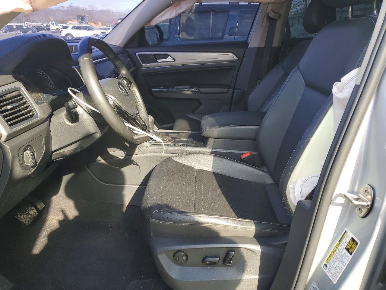 2018 VOLKSWAGEN ATLAS photo 13