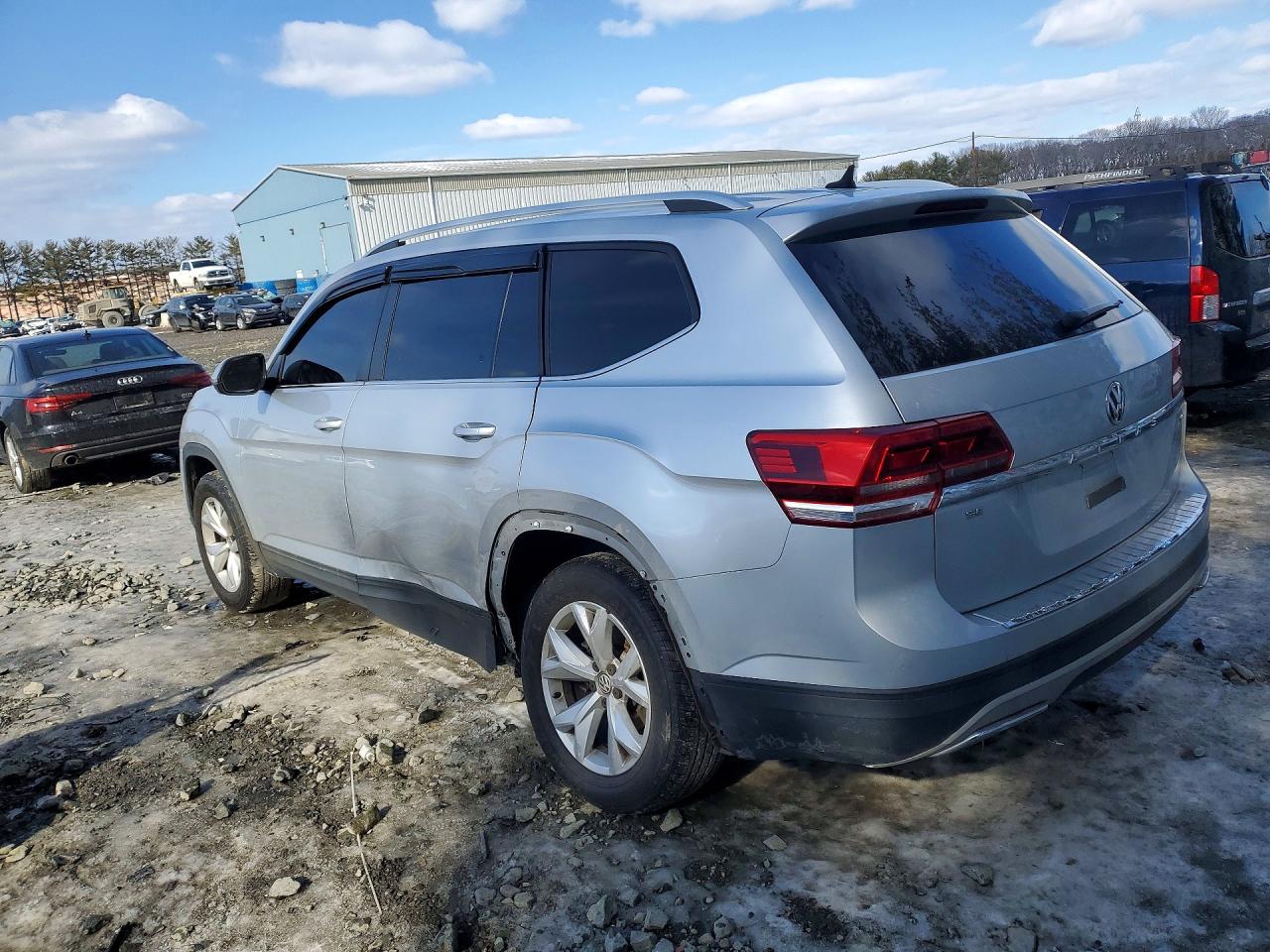 2018 VOLKSWAGEN ATLAS photo 3