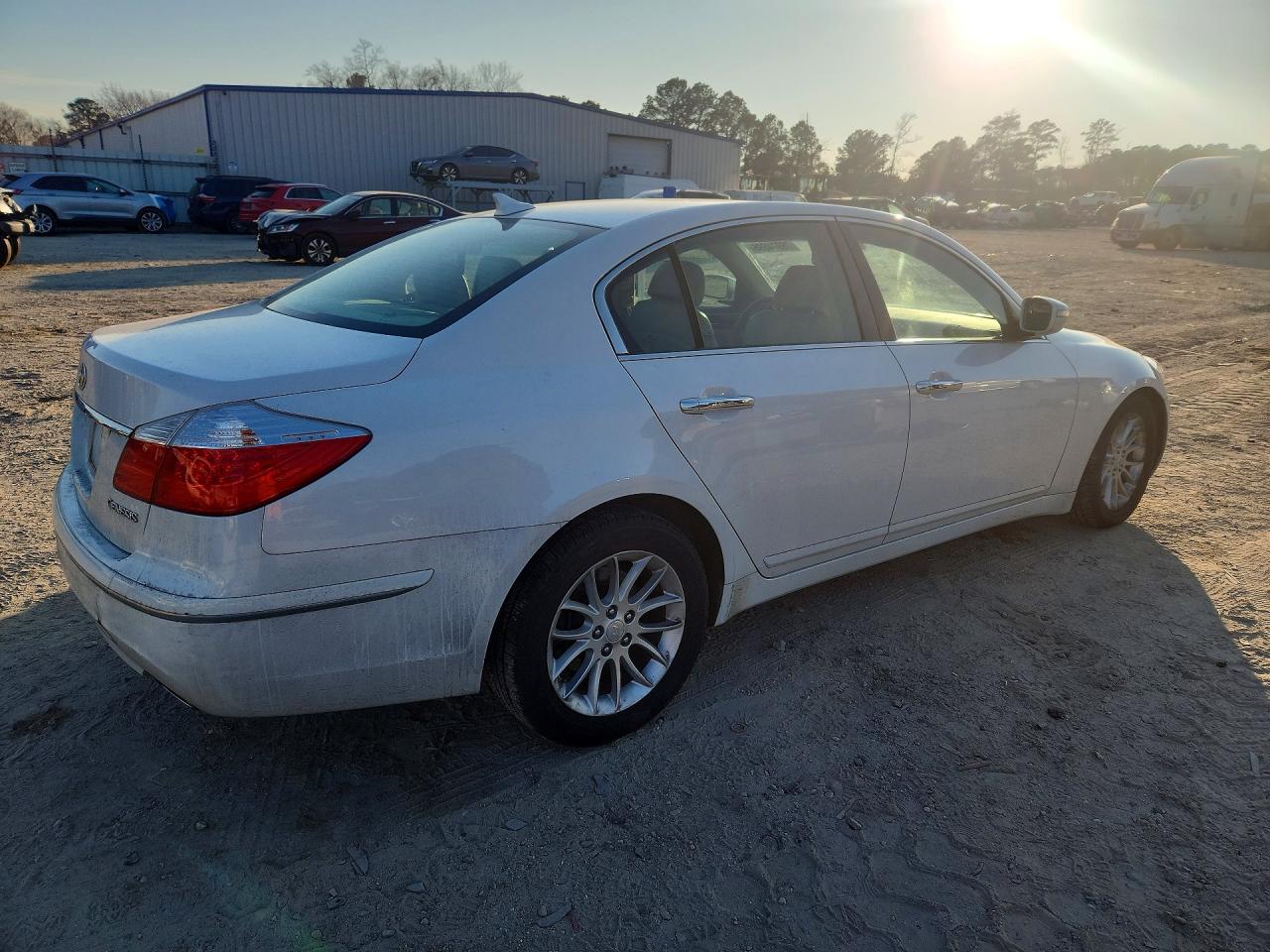 2011 HYUNDAI GENESIS 3.8L photo 3