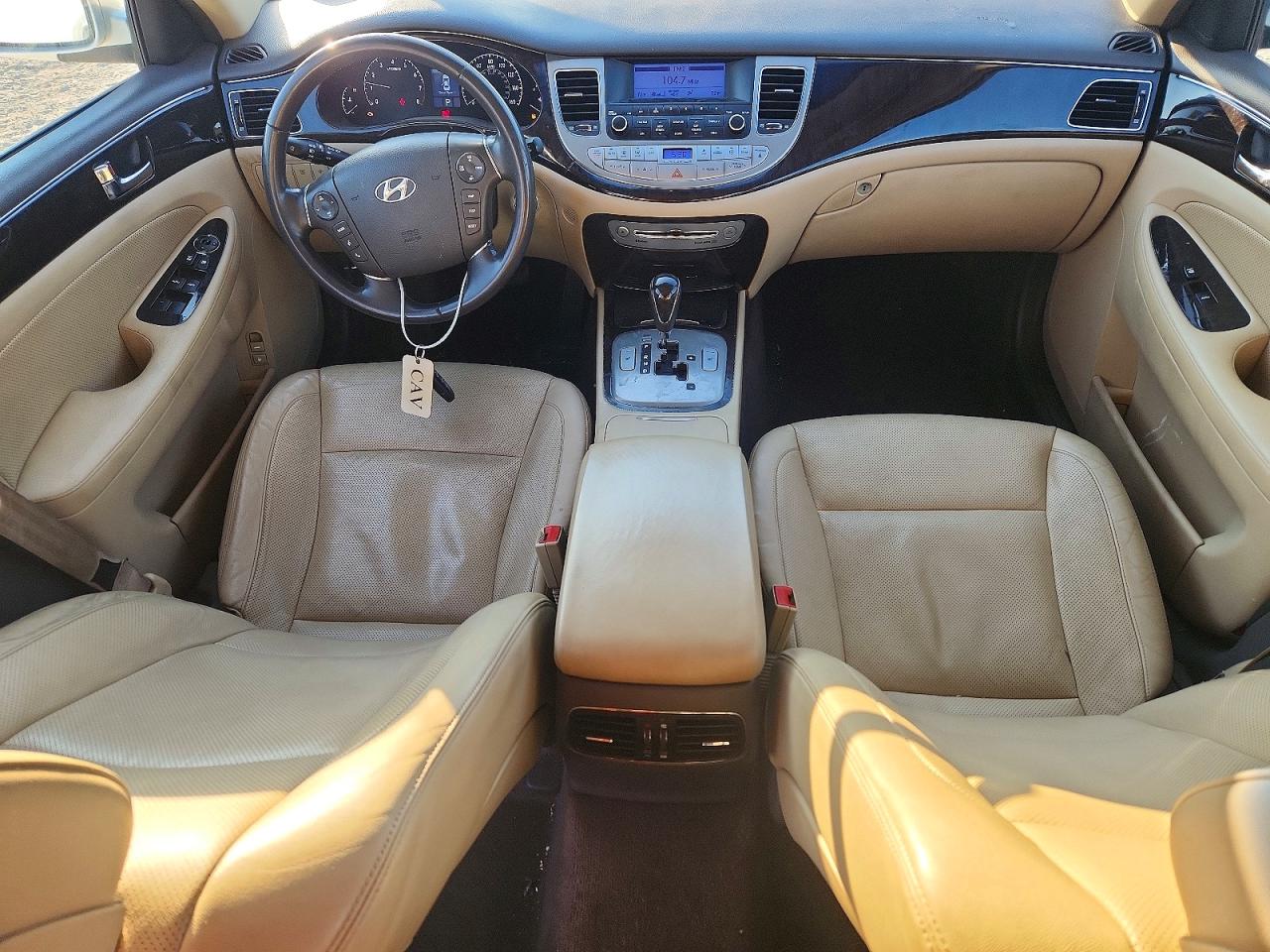 2011 HYUNDAI GENESIS 3.8L photo 8