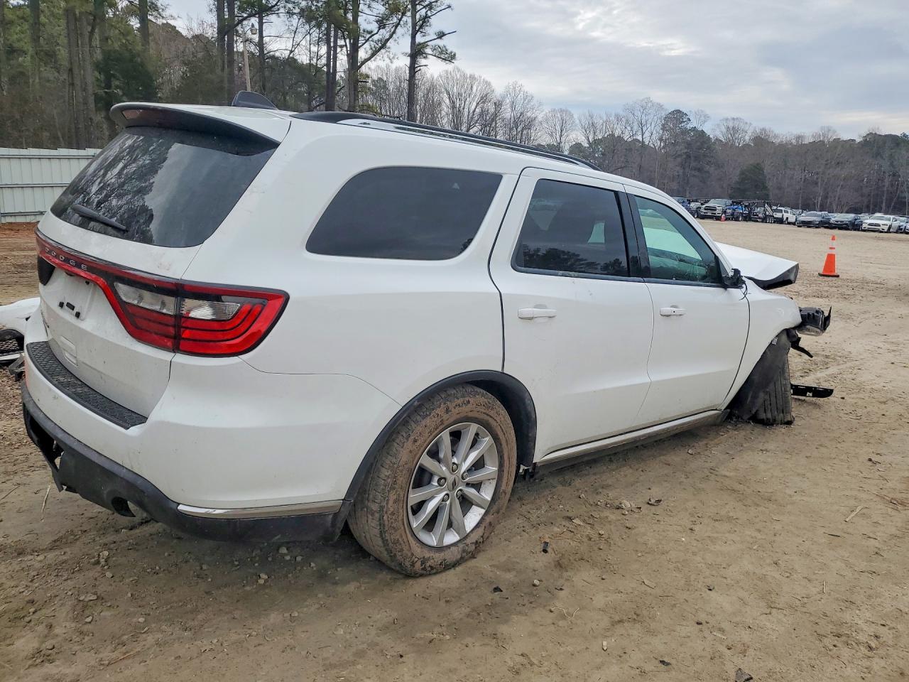 2023 DODGE DURANGO SXT photo 3
