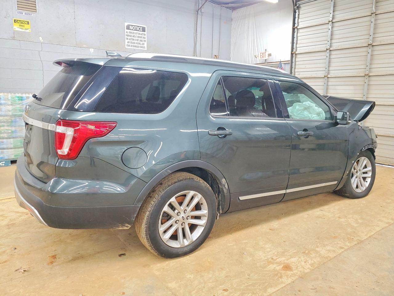 2016 FORD EXPLORER XLT photo 3