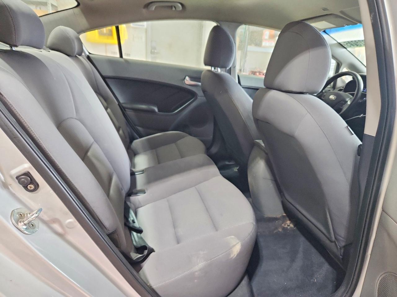 2017 KIA FORTE LX photo 28