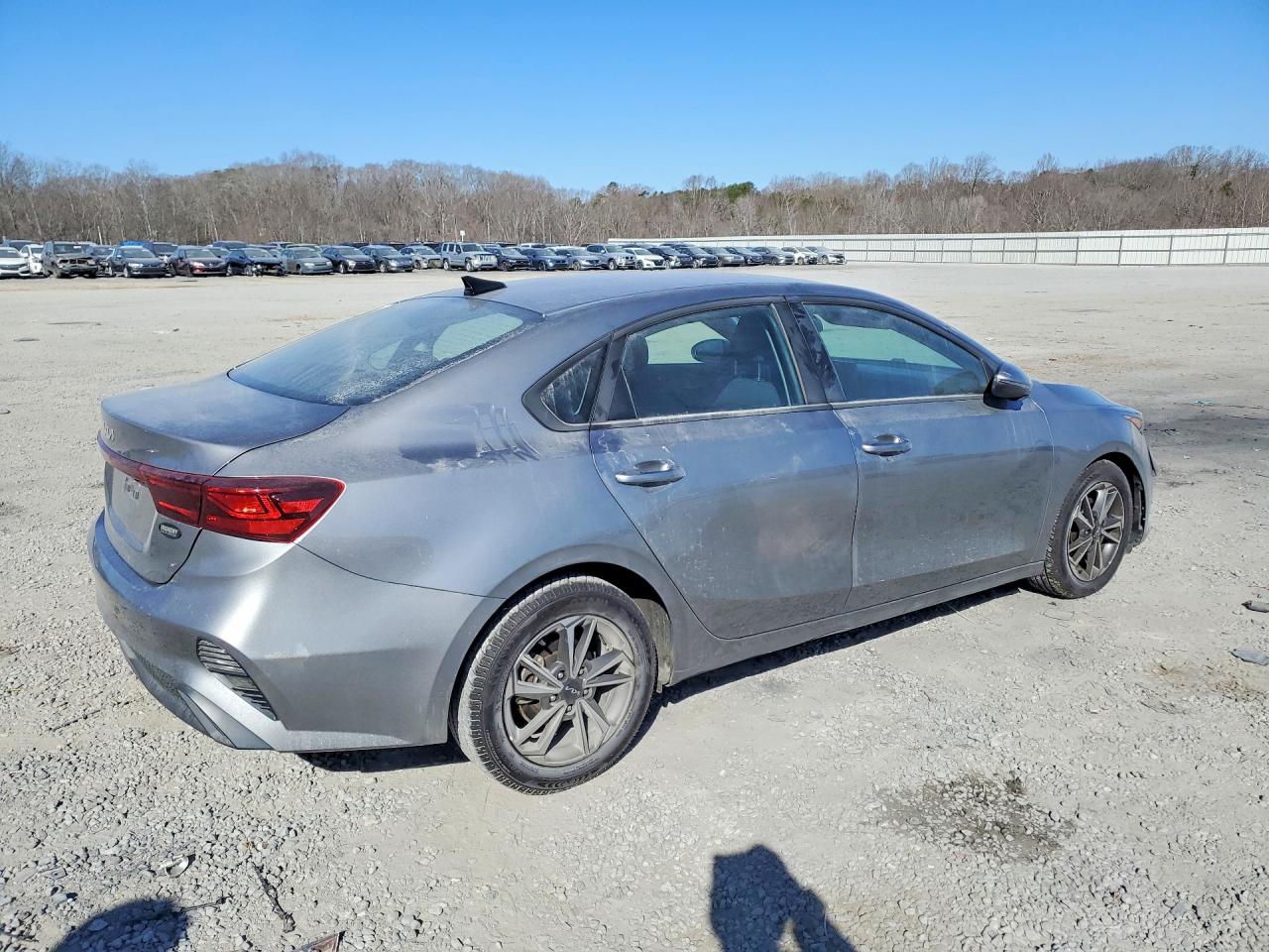 2023 KIA FORTE LX photo 3