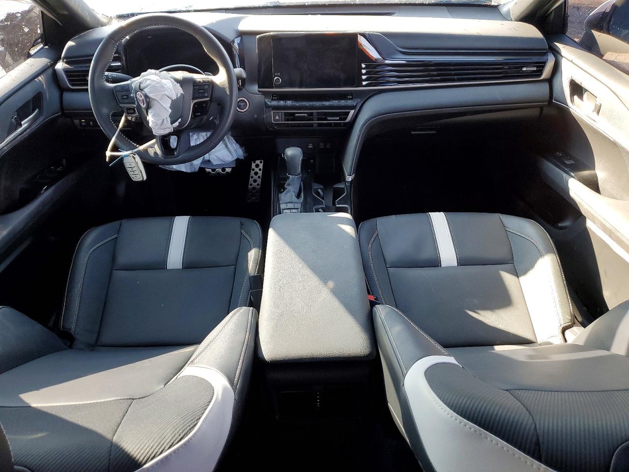 2025 TOYOTA CAMRY SE photo 8