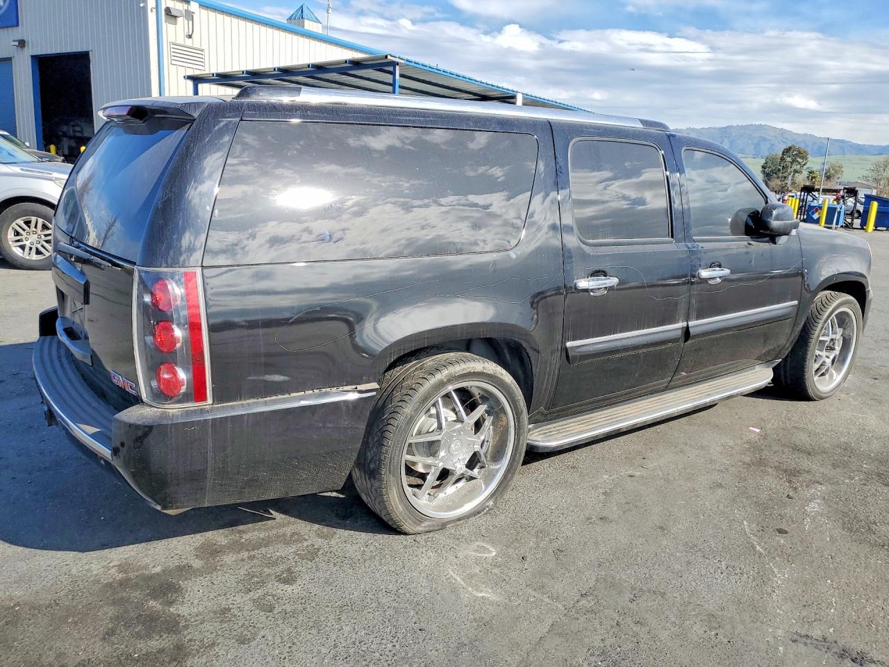 2008 GMC YUKON XL DENALI photo 7