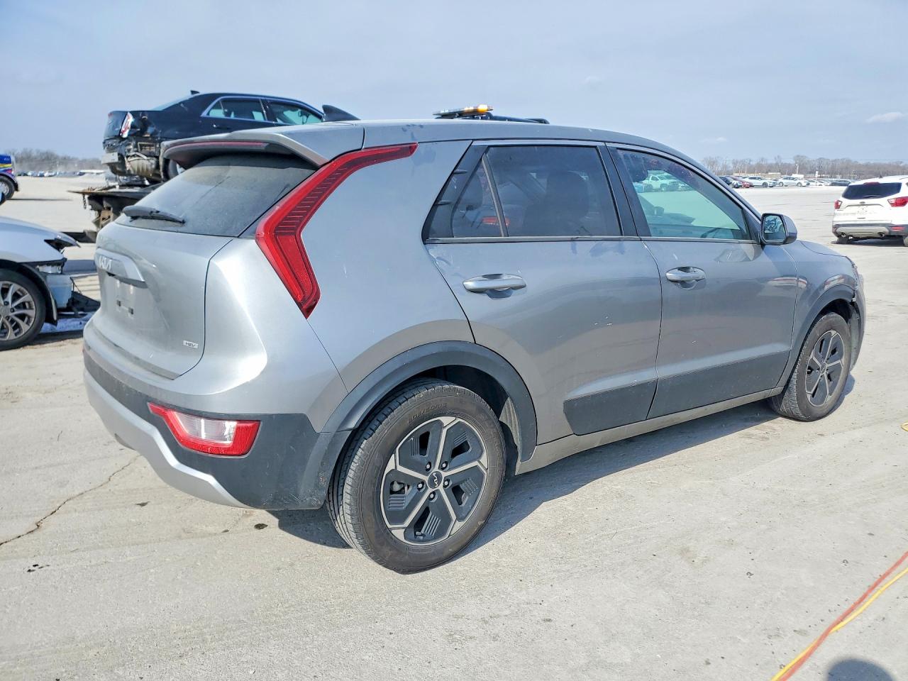 2023 KIA NIRO LX photo 3