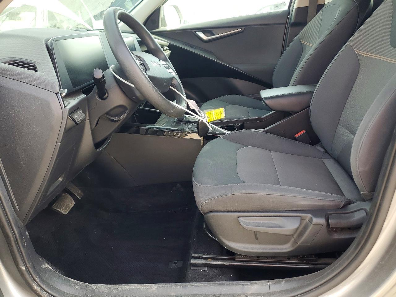 2023 KIA NIRO LX photo 7