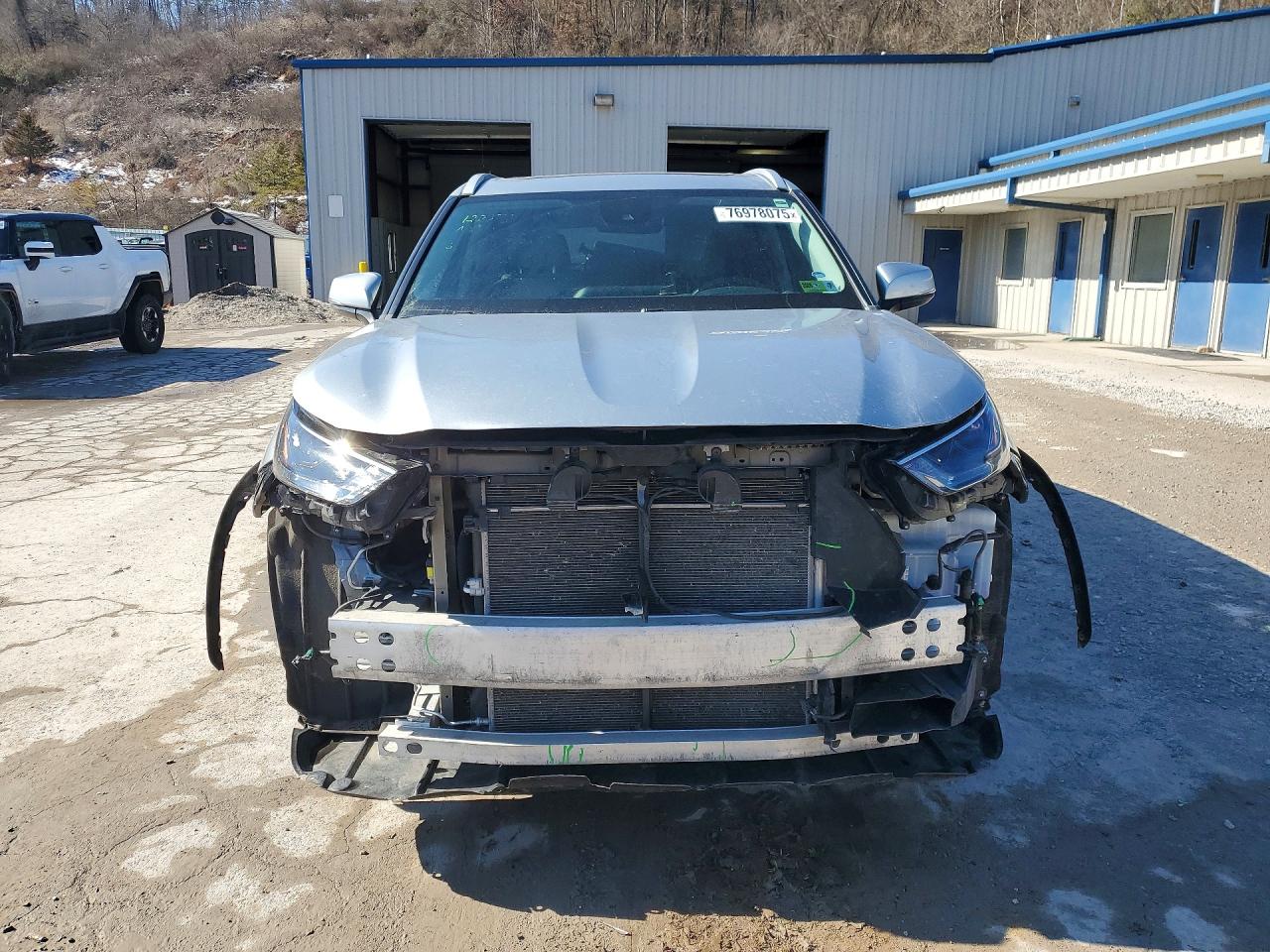 2022 TOYOTA HIGHLANDER XLE photo 9