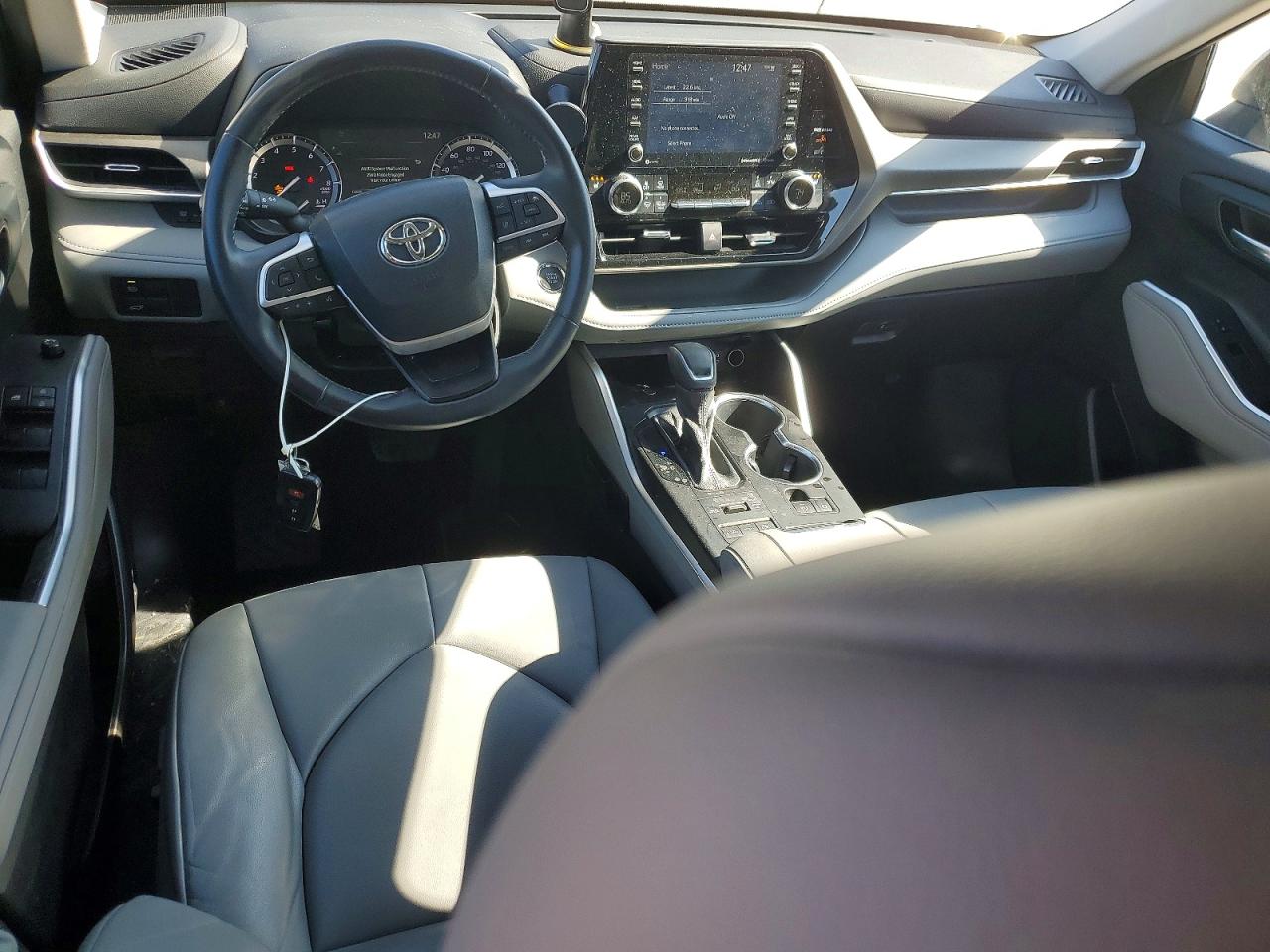 2022 TOYOTA HIGHLANDER XLE photo 15