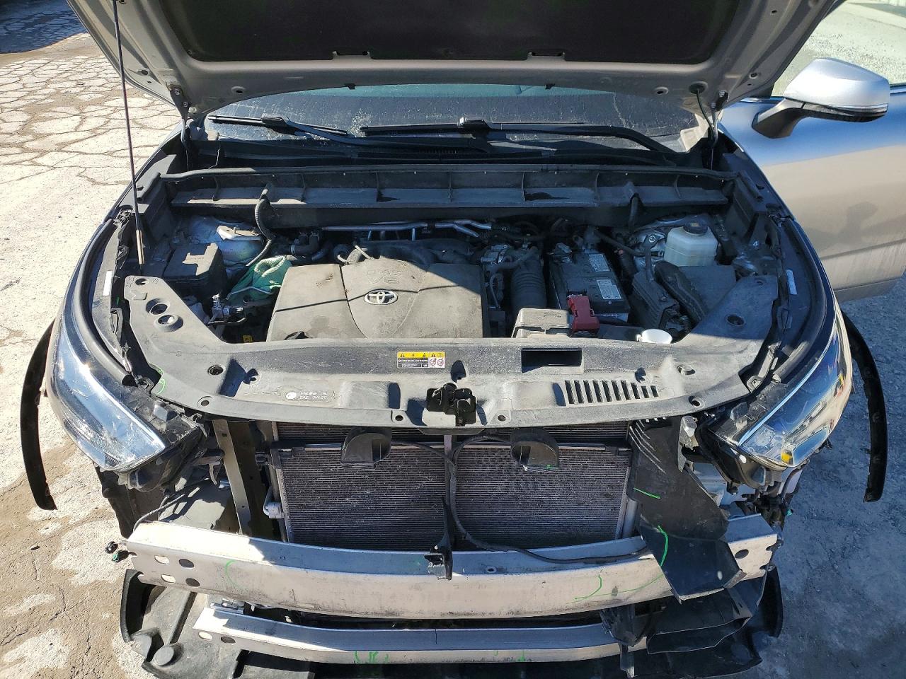 2022 TOYOTA HIGHLANDER XLE photo 23
