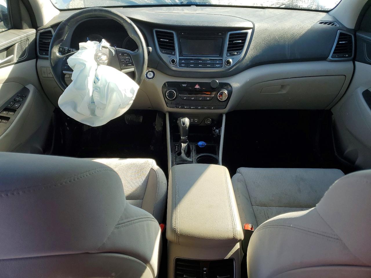 2017 HYUNDAI TUCSON photo 8