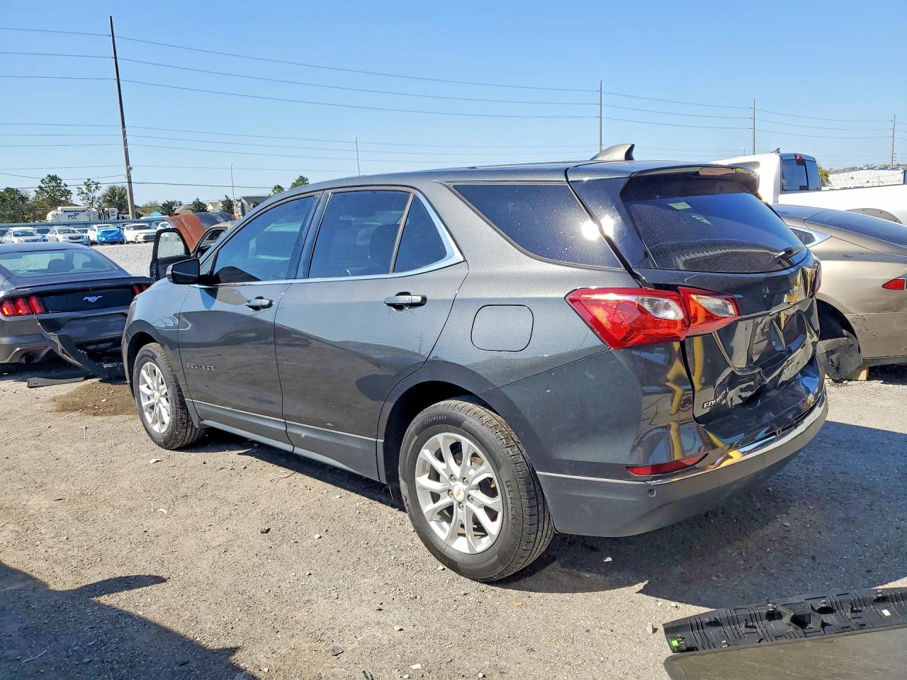 2018 CHEVROLET EQUINOX LT photo 2