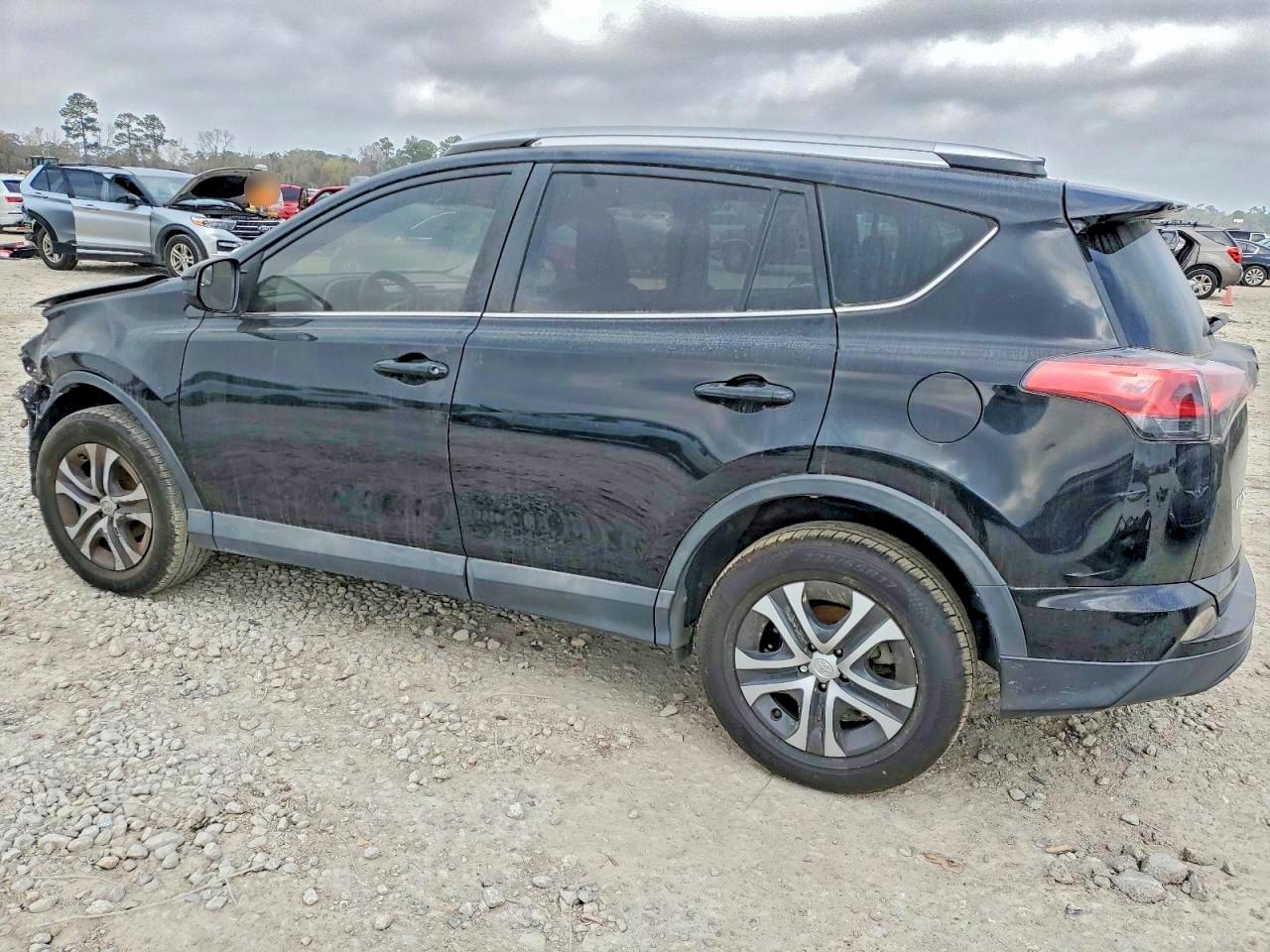 2016 TOYOTA RAV4 LE photo 4