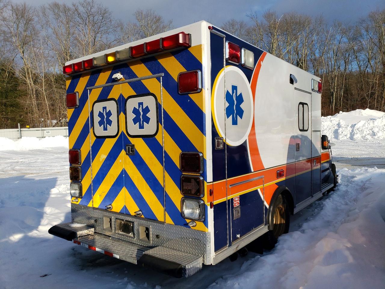 2015 FORD F350 SUPER DUTY AMBULANCE photo 3