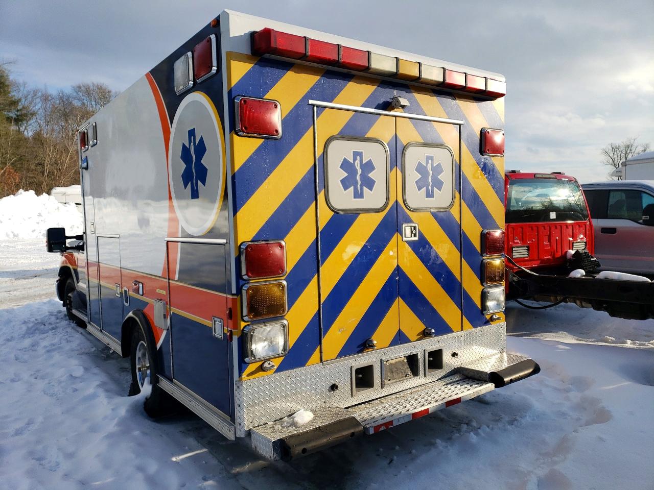 2015 FORD F350 SUPER DUTY AMBULANCE photo 2
