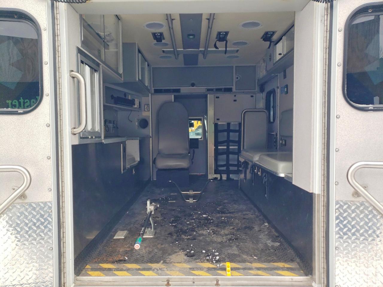 2015 FORD F350 SUPER DUTY AMBULANCE photo 10