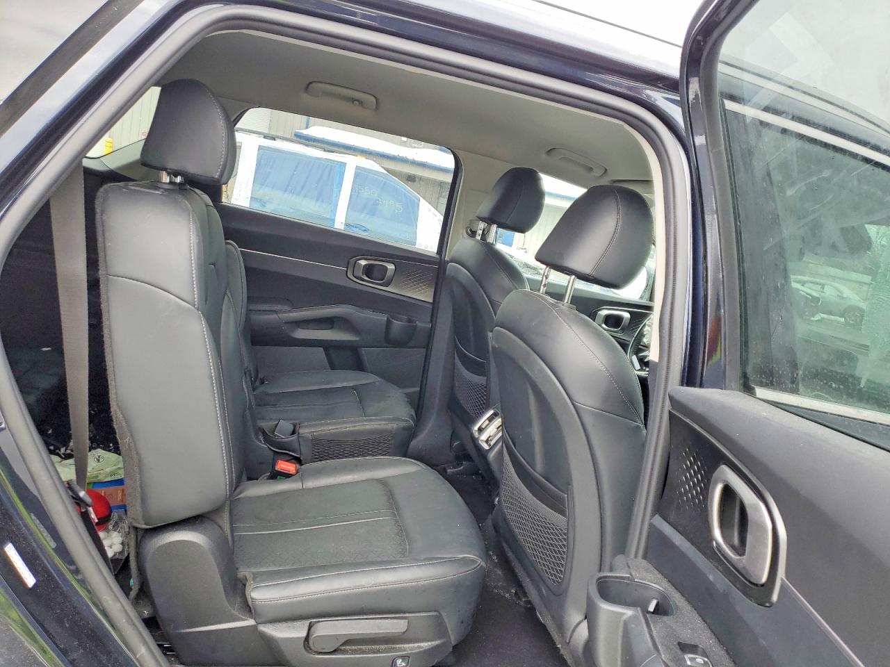 2022 KIA SORENTO S photo 11