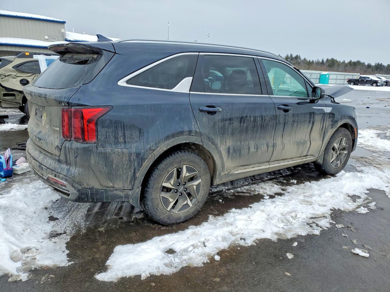 2022 KIA SORENTO S photo 3