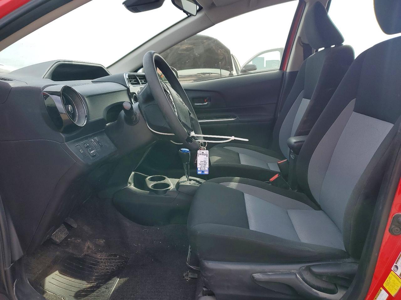 2018 TOYOTA PRIUS C photo 13