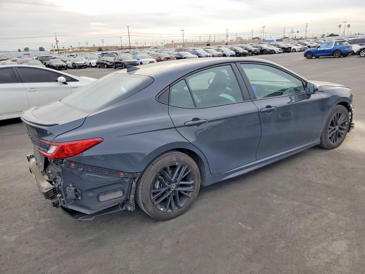 2025 TOYOTA CAMRY SE photo 5