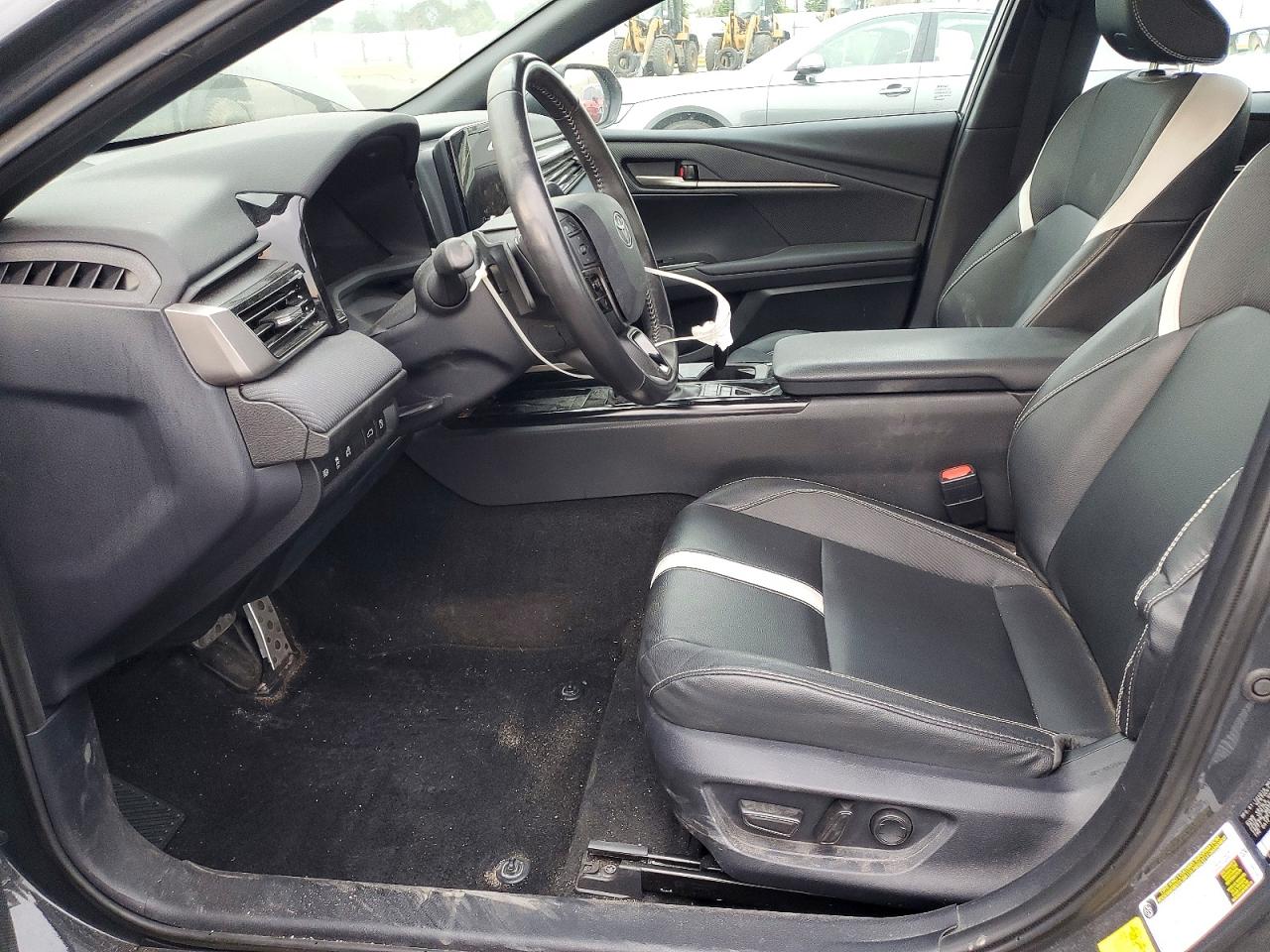 2025 TOYOTA CAMRY SE photo 13