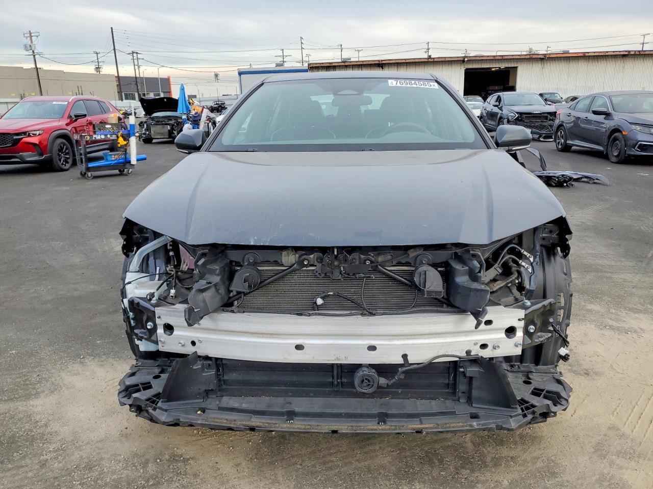 2025 TOYOTA CAMRY SE photo 9