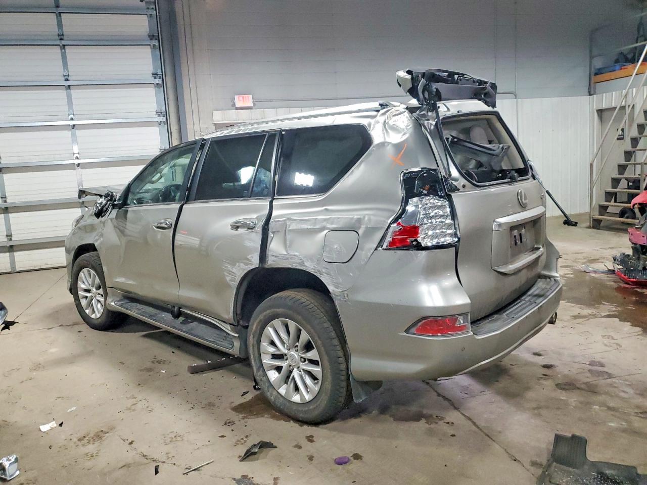 2023 LEXUS GX photo 4